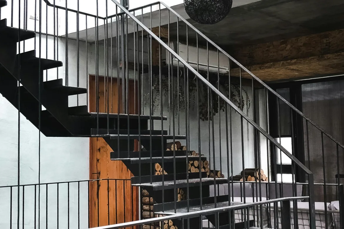 Metalul în arhitectură modernă: tendințe și soluții practice