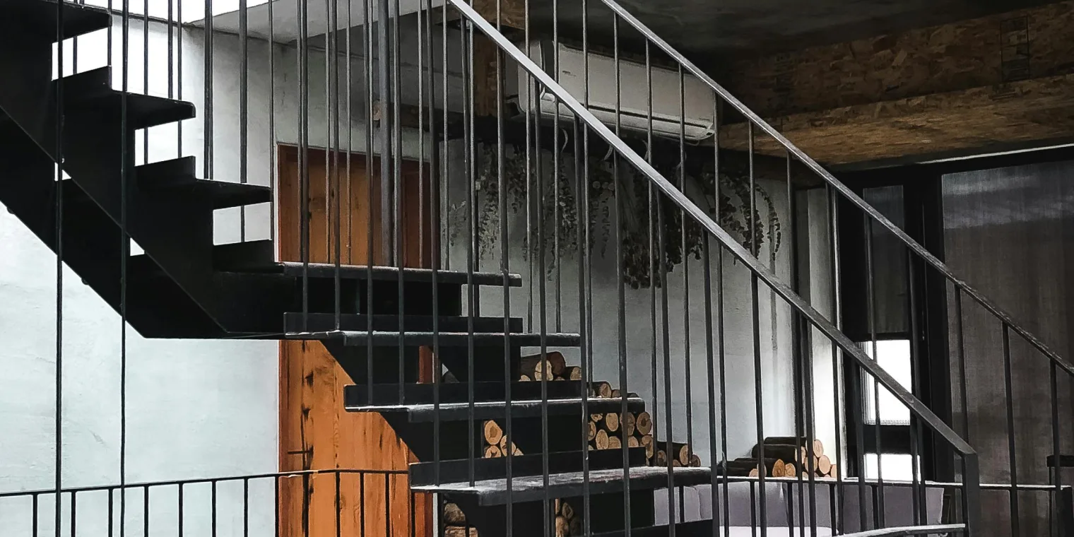 Metalul în arhitectură modernă: tendințe și soluții practice